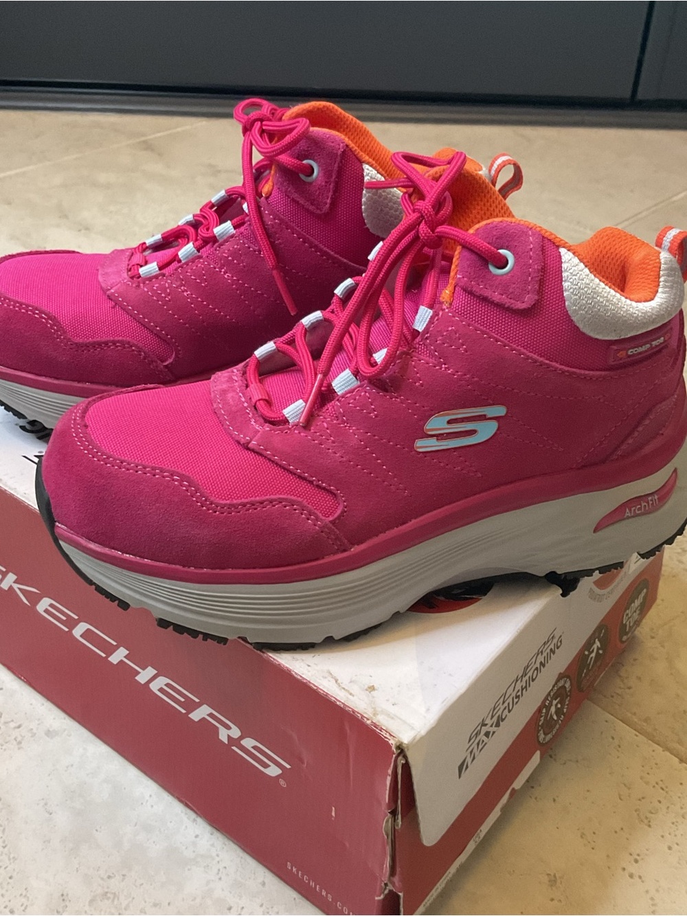 Skechers Arch Fit Pink Women's Athletic Walking Shoes comp toe EH 5.5 NIB